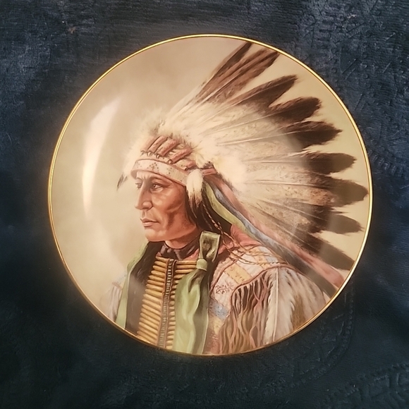 The Bradford Exchange Cream and Brown Feathered Headdress Dinnerware Plate - Picture 1 of 2